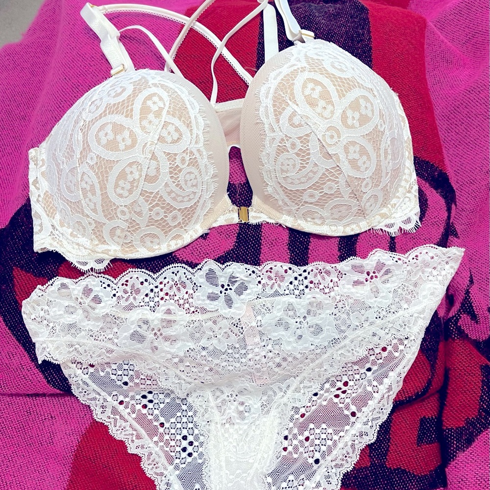 EUC Victoria Secret 38DD Very Sexy Push Up Bra With NWOT  XL Never Worn Panty